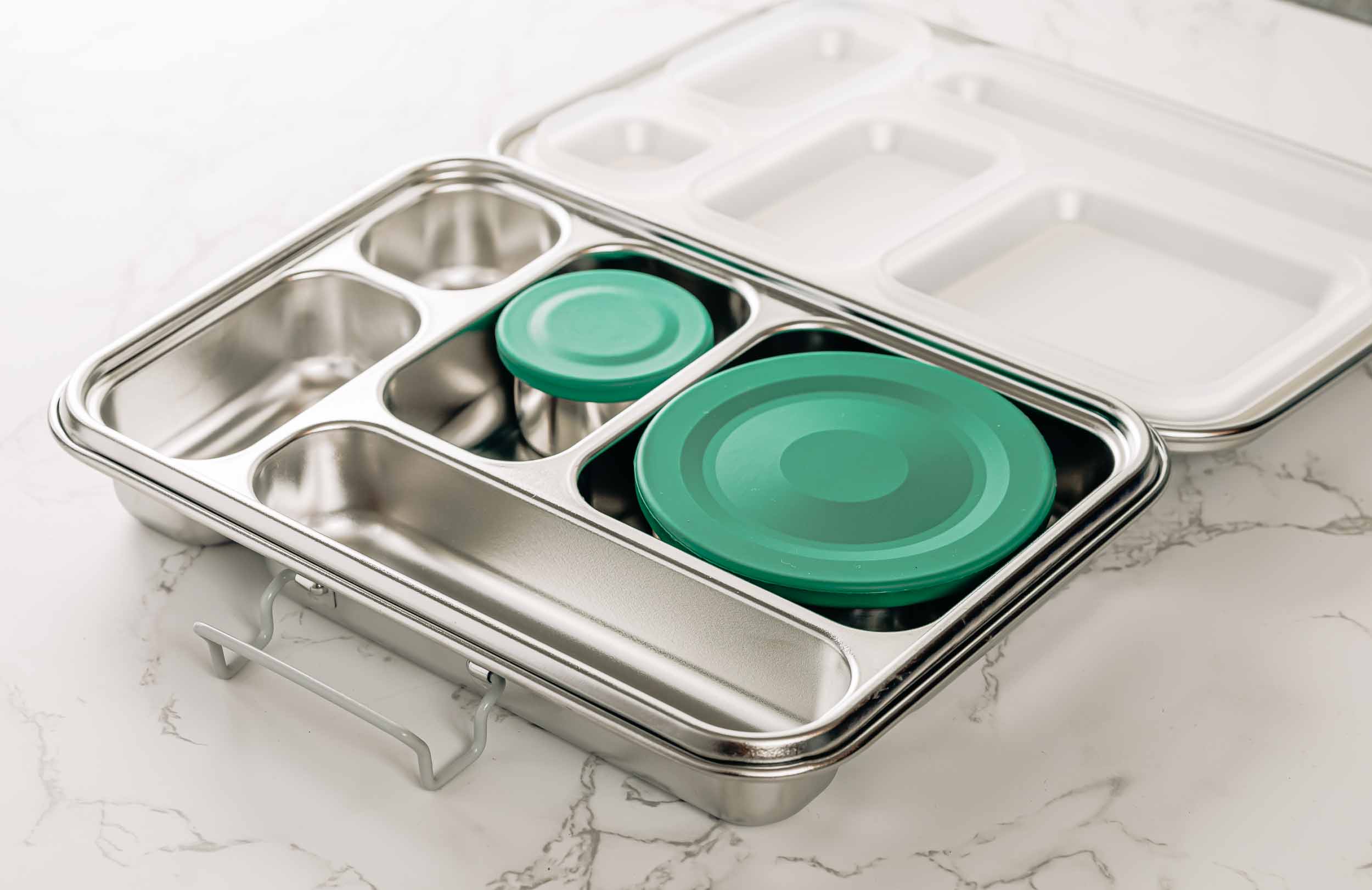 https://agoodstore.co.nz/cdn/shop/products/stainless_steel_bento_lunchbox_five_compartments-14.jpg?v=1703972279&width=2500